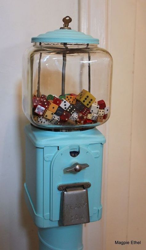 Vintage Holiday Foil Candy Containers Vending Machine Vintage, Vintage Candy Machine, Gumball Machine Decor Ideas, Gumball Machine Ideas, Gum All Machine, Coin Machine, Gumball Machine Craft, Vintage Gumball Machine, Vintage Dice