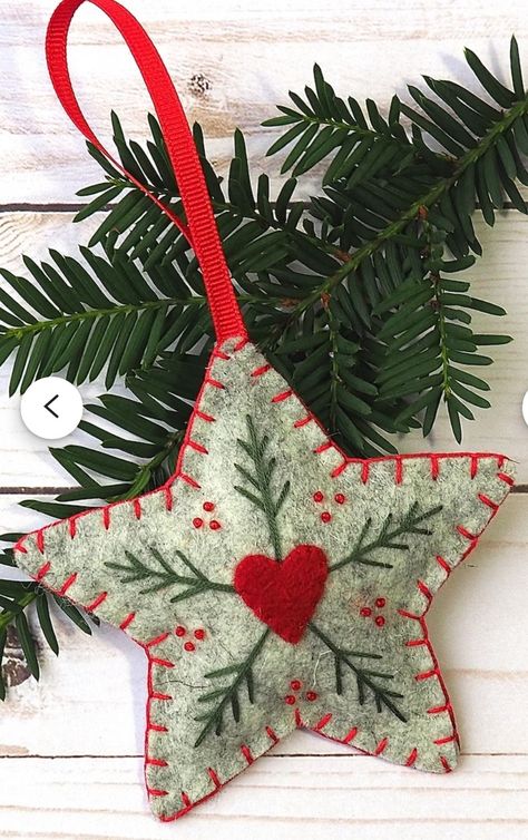 Xmas Crafts Diy, Wreaths For Front Door Diy, Front Door Diy, Felt Ornaments Diy, Embroidered Christmas Ornaments, Diy Felt Christmas Ornaments, Felt Ornaments Patterns, Christmas Sewing Projects, Door Diy