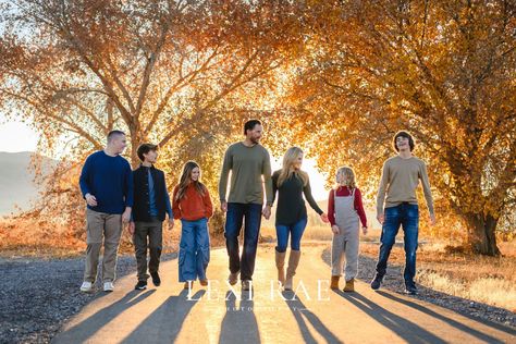 What to Wear: Casual Fall Outfits - Lexi Rae Photography Casual Family Photo Outfits, What To Wear Casual, Utah Fall, Fall Family Photo Outfits, Utah Family Photographer, Fall Photography, Fall Family Pictures, Fall Photo, Family Picture Outfits