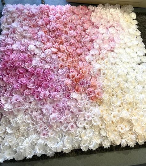 Coffee Filter Flower Wall, Coffee Filter Flowers Diy, Diy Coffee Filter, Diy Flower Wall, Diy Photo Backdrop, Coffee Filter Flowers, Coffee Filter Crafts, Paper Wall Hanging, Flower Wall Backdrop