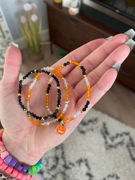 Halloween 🎃 spooky bracelet  Set of 3 👻 Length: 7 inch Cute Bracelet Ideas Halloween, Halloween Bead Bracelet Ideas, Halloween Loom Bracelets, Spooky Bracelet Ideas, Halloween Bracelets Ideas, Fall Beaded Bracelet, Halloween Bead Bracelet, Autumn Bracelet Ideas, Bracelet Ideas Halloween