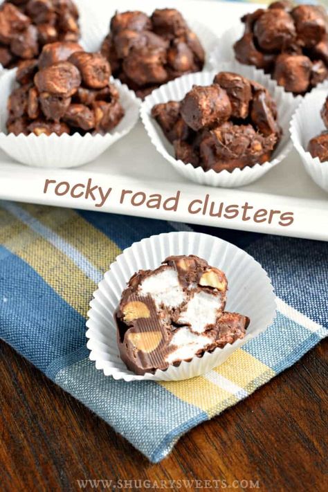 Rocky Road Clusters combine chocolate, marshmallows, and peanuts for one amazing candy. Cravings, solved! Rocky Road Clusters, Candy Clusters, Rocky Road Candy, Cake Batter Fudge, Christmas Cookies Bars, Peanut Butter Crackers, Rocky Road Fudge, Homemade Toffee, Popcorn Candy