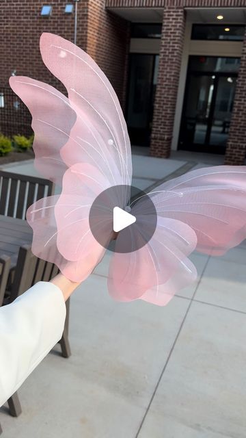 Butterfly Wings Diy, How To Make Butterfly, Diy Wings, Candy Land Christmas Decorations Diy, Candy Land Christmas Decorations Outdoor, Easy Paper Flowers, Unicorn Crafts, Paper Flower Decor, Christmas Float Ideas