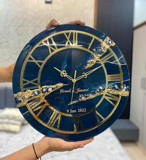 “HUES OF BLUES 🦋❤️” …made a wall clock with clients colour choice 💗. #wallclock #resinclock #resinlogoclock #logoclock #wallclockforoffice #officeclock #returngifts #officedecor #homedecor #resinart #resinwallclock #resinartwork #smallbusiness #supportsmallbusiness #resingifts #corporategifts #bulkorderaccepted #bulkorders #returngiftsforkids #returngifts #returngiftsforbirthdays #returngiftsforalloccasions #kbmarts #bulkorder #corporategifting #returnfavours #luxurydecor #luxuryhomes #resi... Return Gifts For Kids, Resin Inspiration, Resin Wall Clock, Resin Clock, Office Clock, Resin Artwork, Luxury Decor, Corporate Gifts, Clay Art