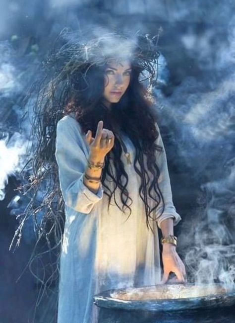 Baba Jaga, Witch Series, Witch Craft, Fantasy Photography, Season Of The Witch, Witch Aesthetic, Witchy Woman, 영감을 주는 캐릭터, Foto Inspiration