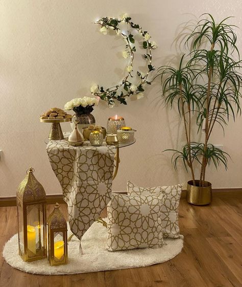 Simple Ramadan Decorations, Ramadan Corner Decoration, Ramadan Decorations Ideas, Ramadan Corner, Ramadan Table Decor, Eid Ul Fitr Decorations, Clever Kitchen Ideas, Decoraciones Ramadan, Eid Decorations