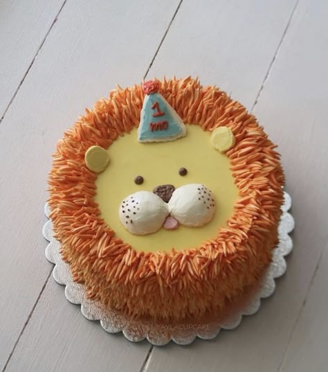 Lion Birthday Cake, Bolo Rapunzel, Wild Birthday Party, Lion Birthday, Baby Birthday Decorations, Wild One Birthday Party, Animal Cakes, Cake Decorating Designs, Pretty Birthday Cakes