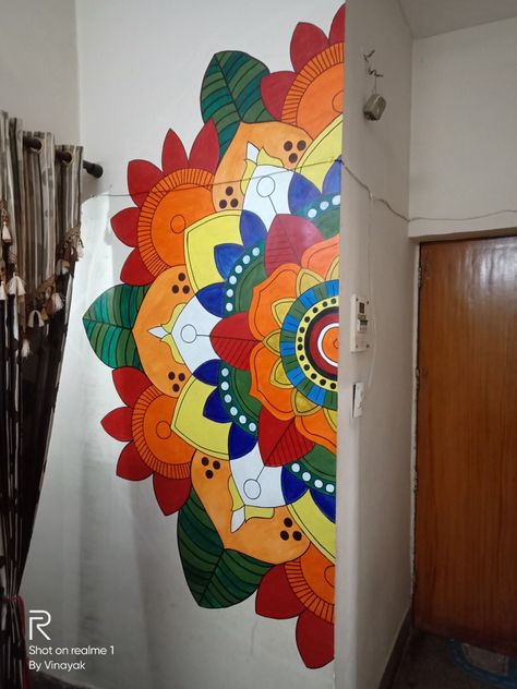 Home decor.... Acrylic painting...... Mandala artwork....... Follow for more on instagram : gvinayak2509 Acrylic Painting Mandala, Deco Hippie, Wall Murals Painted Diy, Simple Wall Paintings, Soft Board, Painting Mandala, 3d Wall Painting, Diy Wall Painting, Simple Mandala