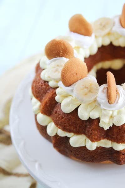 Banana Pudding Bundt Cake couldn't be more simple, or more tasty! This is the perfect dessert to make for a summer party. Banana Pudding Bundt Cake, Pudding Bundt Cake, Instant Banana Pudding, Banana Pudding Desserts, Bundt Cakes Recipes, Pudding Desserts, Bundt Cakes, Yellow Cake, Yellow Cake Mixes