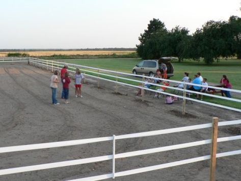 Arena made with strapping Arena Fencing, Barn Organization, Horse Riding Arena, Horse Projects, Horse Obstacles, Equine Veterinarian, Dressage Arena, Horse Farm Ideas, Riding Arena