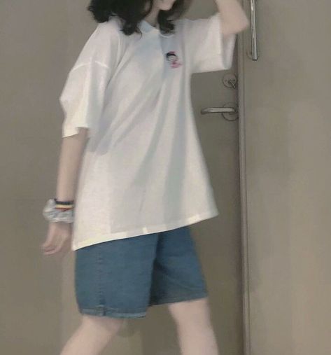 Boyish Outfits, Korean Outfit Street Styles, Baggy Clothes, Tomboy Style Outfits, Tomboy Fashion, Korean Street Fashion, Korean Outfits, Casual Style Outfits, Teen Fashion Outfits