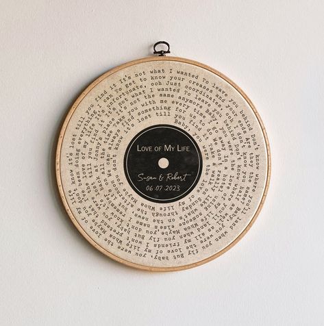 Boyfriend Anniversary Gifts Diy, Song Lyric Wall Art, Old Records Crafts, Lyrics Artwork, Custom Vinyl Record, Song Lyric Art, Wood Anniversary, Song Lyrics Art, Lyrics Art