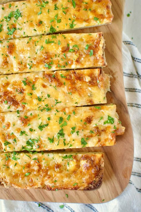 Ciabatta Garlic Bread, Cheesy Garlic Bread Recipe, Fast Pizza, Make Garlic Bread, Crispy Cheese, Measuring Ingredients, Cheesy Garlic Bread, Ciabatta Bread, Kinds Of Cheese