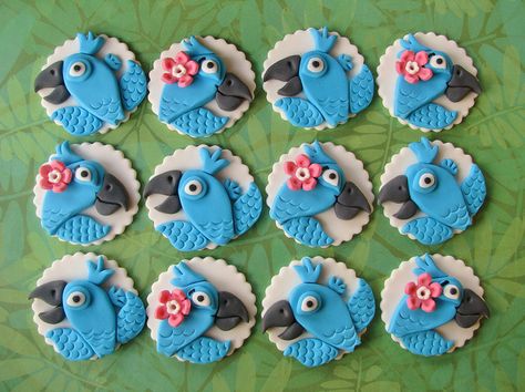 Rio-inspired cupcake toppers by Lynlee's Petite Cakes, via Flickr Parrot Cupcakes, Parrot Cakes, Rio Birthday Cake, Rio Cake, Rio Party, Cake Templates, Cookie Cake Birthday, Cupcake Cake Designs, Bird Party