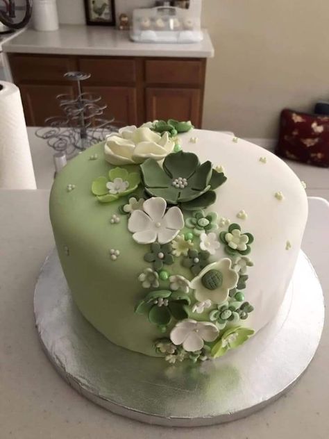 Patisserie Fine, Cake With Flowers, Wedding Cake Decorations, Floral Cake, Anniversary Cake, Savoury Cake, Fancy Cakes, Girl Cakes, Cake Toppings