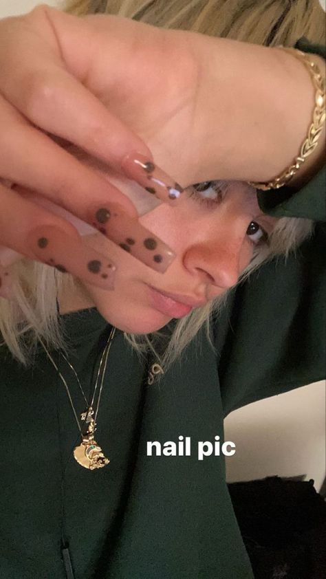 enya umanzor / enjajaja on ig stories Enya Umanzor, Cute Acrylic Nail Designs, Simple Acrylic Nails, Hello Kitty Nails, Really Cute Nails, Nail Ring, I Love Nails, Minimalist Nails, Fire Nails