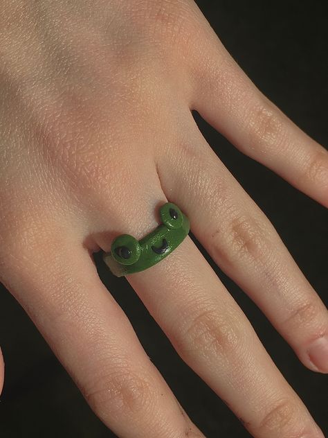 Clay Frog Ring, Ring Holder Diy, Diy Clay Rings, Clay Frog, Frog Ring, Pottery Ring, Clay Rings, Aesthetic Rings, Green Diy