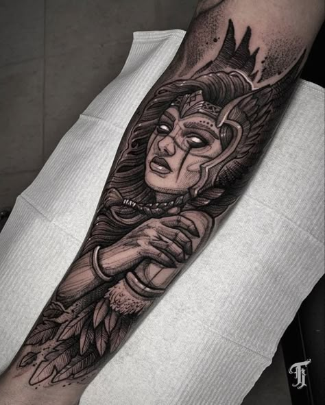 Athena Tattoo, Valkyrie Tattoo, Viking Tattoo Sleeve, Medusa Tattoo Design, Small Shoulder Tattoos, Stylish Tattoo, Mythology Tattoos, Medusa Tattoo, Leg Tattoo Men