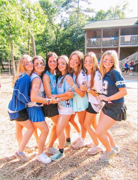 Preppy Camping, Preppy Camp, Summer Camp Photo Ideas, Preppy Summer Camp, Camp Photos, Summer Camp America, Summer Camp Fits, Summer Camp Usa, Church Camp Aesthetic