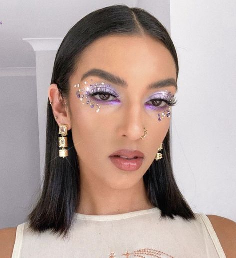 Makeup With Gems And Glitter, Purple Gem Makeup Looks, Gem Makeup Festival, Disco Rhinestone Makeup, Festival Face Gem Ideas, Rave Makeup Ideas Rhinestones, Glitter And Gems Makeup, Gem Stone Makeup Look, Purple Disco Outfit