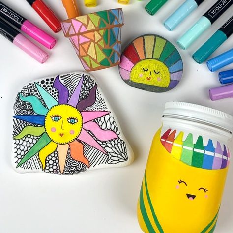 Best acrylic paint pens and paint markers Marker Drawing Ideas, Markers Ideas, Drawing With Markers, Best Acrylic Paint, Easy Abstract Art, Rock Painting Supplies, Abstract Art Projects, Wine Glass Designs, Pen Craft