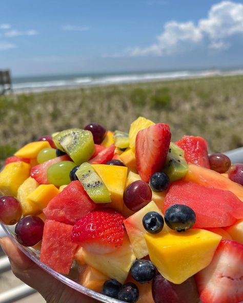 @oilfreewitchyvegan shared a photo on Instagram: “What I’ve eaten so far today: a big bowl of nice cream (this time the base was just frozen dragonfruit because I didn’t have banana - it…” • May 28, 2022 at 4:29pm UTC Bowl Of Fruit, Fruit Summer, Big Bowl, Nice Cream, Food Inspo, Frozen Fruit, Yummy Eats, Dragon Fruit, Fruit Bowl