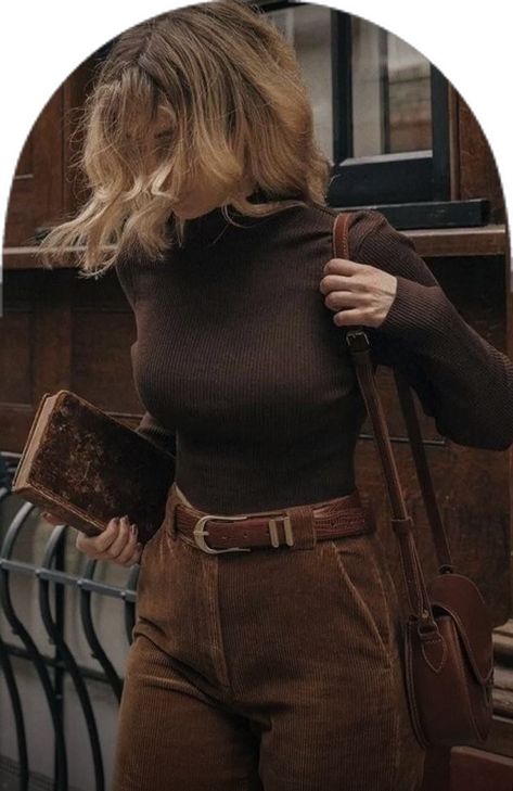 Turtle Neck Brown Outfit, Brown Turtle Neck Outfits, Brown Turtleneck Sweater Outfit, Turtleneck Layered Outfit, Camel Turtleneck Outfit, Turtleneck Shirt Outfit, Turtleneck Photoshoot, Brown Turtleneck Outfit, Turtle Neck Outfit Women