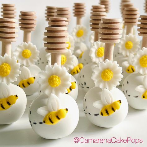 🐝🍯Bee Theme CakePops🍯🐝 #cakepops #cakepopping #cakesicles #cakebites #chocolatedipped #chocolatecovered #beepops #beetheme #beeparty #babyshower #babyshowerideas #treats #desserts #beetreats #honeydrip #beesofinstagram #labaker #queenbee #beecake #beetheme #beeparty #babyshower #babyshowertheme #beetreats #beesofinstagram #whatwillitbee #losangelesfoodie #lacakepops #losangelestreats #treatmaker #losangelesbaker #labakery Bee Desserts, Fondant Sugar Cookies, Bee Cake Pops, Cake Business Ideas, Valentine Cake Pop, Baby Shower Cake Ideas, Daisy Theme, Cake Pop Designs, Bee Cake