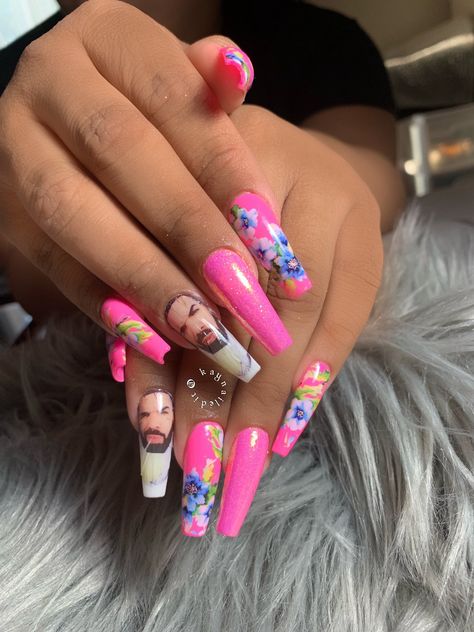 Drake Nails Drake Makeup, Drake Nails, Concert Drake, Gigi Nails, Joy Nails, Fall Almond Nails, Rounded Acrylic Nails, Almond Acrylic Nails Designs, Drake Concert