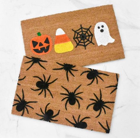 Our Halloween welcome mat is the perfect way to create a cute and charming autumn entryway. Decorate your front porch with this cute fall doormat! Front door mats make perfect wedding, housewarming, and birthday gifts! Custom orders available. Handmade in Tupelo, Mississippi. Halloween Rugs Ideas, Diy Halloween Mat, Painting Door Mats Diy, Halloween Door Mat Diy, Diy Fall Doormat, Fall Door Mats Diy, Fall Doormat Ideas, Doormat Painting, Door Matts