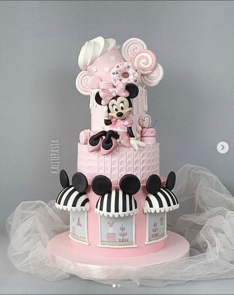 Minnie Cakes Birthday, Minnie Birthday Cake, Minnie Mouse Cakes, Minnie Mouse Cake Design, Minnie Cakes, Mickey And Minnie Cake, Patisserie Cake, Minnie Mouse Balloons, Minnie Mouse Birthday Cakes