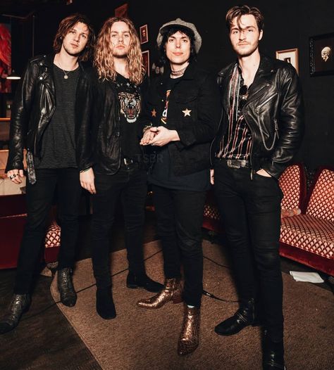 🇬🇧 The word "happy" will never leave our vocabulary when the subject is The Struts. Yesterday they were in Cannes, we don't have any videos… Luke Spiller, Band Stuff, The Subject, Happy Words, Cannes, Subjects, The Struts, Vocabulary, Band