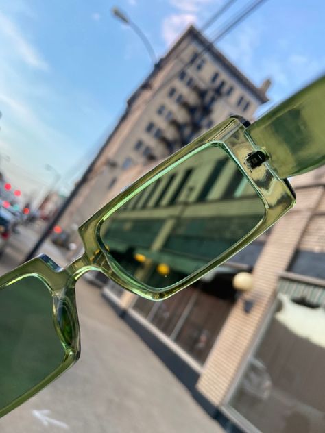 Sunglasses Product Shoot, Green Glasses Aesthetic, Sunglasses Aesthetic Photography, Green Sunglasses Aesthetic, Optician Marketing, Sunglass Photoshoot, Creative Sunglasses, Aesthetic Sunglasses, Miami Street