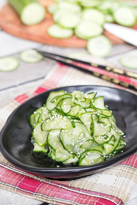 Japanese Cucumber Salad Recipe, Sunomono Salad, Japanese Cucumber Salad, Apartment Recipes, Japanese Cucumber, Japanese Party, Cucumber Salad Recipe, Japanese Dinner, Cucumber Recipes Salad