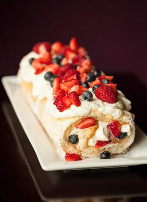 Berry Angel Food Cake, Angel Food Cake Roll, Jelly Rolls Recipe, Angel Food Cake Mix, Strawberry Roll Cake, Jelly Roll Cake, Angel Food Cake Desserts, Fruit Cake Recipes, Flat Cakes