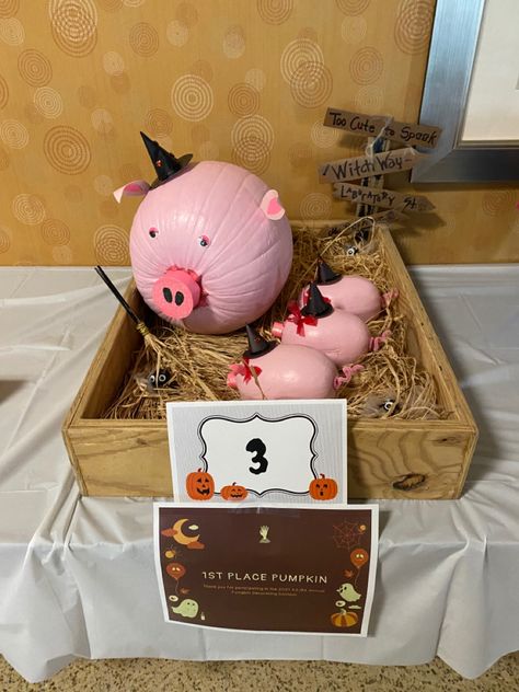 1st place Halloween pumpkin decorating contest pigs Pig With Piglets Pumpkin, Pig Pumpkin Painting, Pig Pumpkin, Creative Pumpkin Decorating, Pumpkin Decorating Contest, Pumpkin Contest, Pumpkin Decorations, Pig Decor, Painted Pumpkin