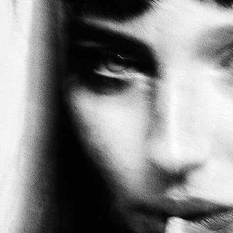 Alice Pagani Black And White, Life Is A Movie, Alice Pagani, Pansy Parkinson, Dark Feminine Aesthetic, Black And White Aesthetic, Feminine Aesthetic, Dark Photography, Black N White