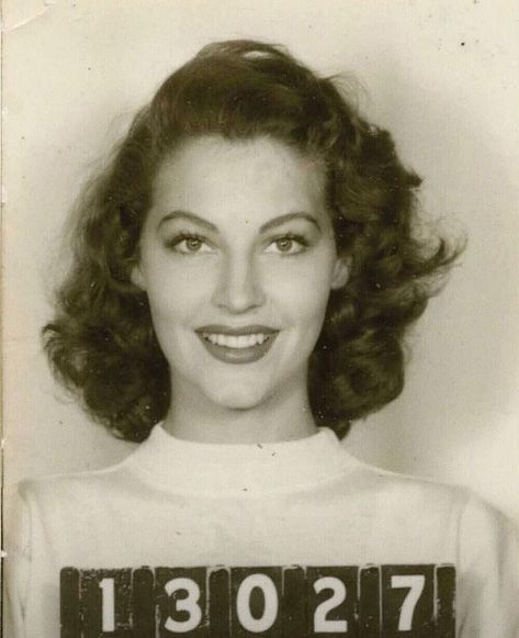 the classics, darling. on Instagram: “19 year old Ava Gardner photographed for her MGM employment questionnaire, 1942. Swipe to see the filled out form! - - - ((Ava’s name has…” Ava Gardener, Celebrity Mugshots, Stars D'hollywood, Dorothy Lamour, Louise Brooks, Ava Gardner, Sharon Tate, Old Hollywood Stars, Kate Upton