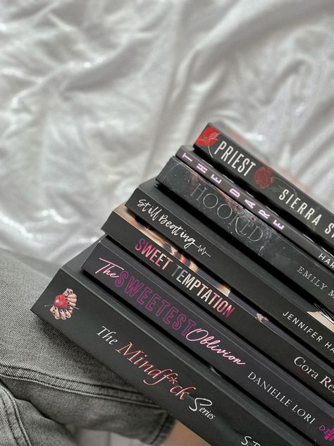 Smüt Book Aesthetic, Dark Romance Book Aesthetic, Dark Romance Books Aesthetic, Pr Unboxing, Book Girlies, Best Wattpad Books, Book Tok, Fiction Books Worth Reading, Romance Series Books