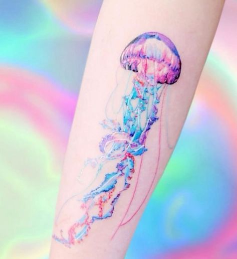 Tattoos Jellyfish, Around Arm Tattoo, Sea Tattoo, Jellyfish Tattoo, Ocean Tattoos, Medusa Tattoo, Tatuaje A Color, Friend Tattoos, Dope Tattoos