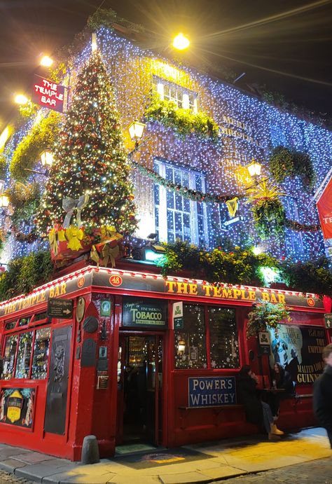 Dublin Christmas, Temple Bar Dublin, Ireland Destinations, Temple Bar, Pub Decor, December 2023, Emerald Isle, Dublin Ireland, City Break