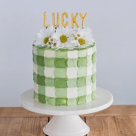 Rainbow Swirl Cake, Checkered Cake, St Patricks Day Cakes, Swirl Cake, Beautiful Cake Designs, Cake Decorating Designs, Pretty Birthday Cakes, Cute Birthday Cakes, Easter Cakes