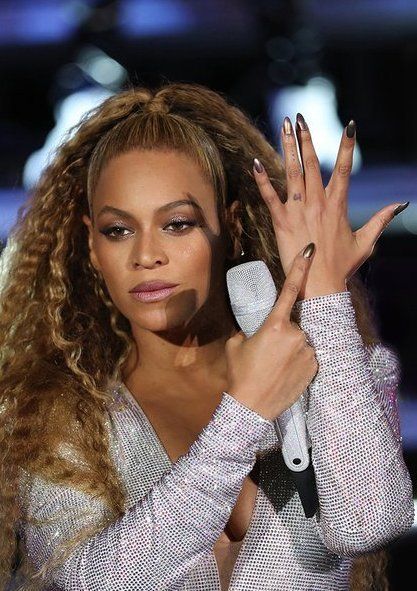 Beyonce 2022, Beyonce Nails, Beyonce Aesthetic, Beyonce Wallpaper, Beyonce Coachella, Beyonce Instagram, Beyonce Hair, Beyonce Photos, Queen Bee Beyonce