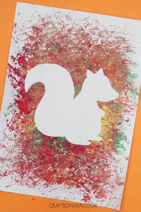 Resist art squirrel craft Autumn Art Ideas For Kids, Squirrel Crafts, Hibernation Crafts, Squirrel Craft, Resist Art, September Crafts, Preschool Fall, Autumn Animals, Woodland Animal Art