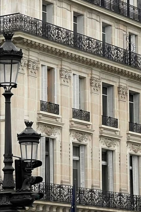 Paris Core, Money Wallpapers, Parisian Style Apartment, Classic Facade, Paris Rooftops, Parisian Architecture, Apartment Exterior, Civil Engineering Design, Bloxburg Codes