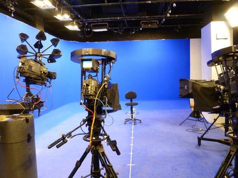 TV studio Small Tv, Tv Studio, Chroma Key, Color Range, Production Design, Studio Design, Low Budget, Studio Ideas, A Background