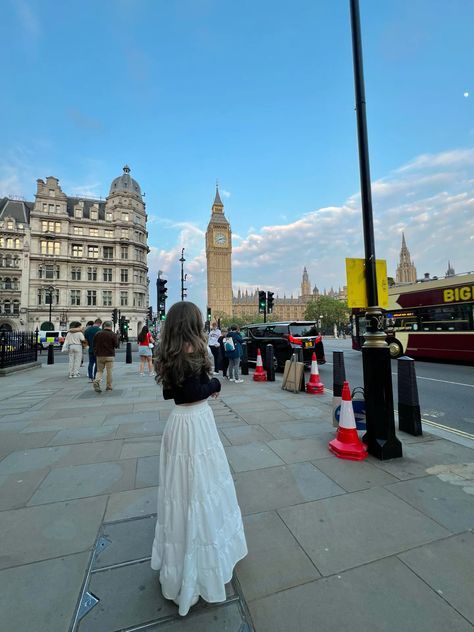 Summer In London Aesthetic Outfits, England Vacation Outfits, London Fits Summer, London Aesthetic Outfits Summer, London England Outfits, Summer In London Outfit, Summer London Outfits, Outfit Ideas London, London Outfit Summer