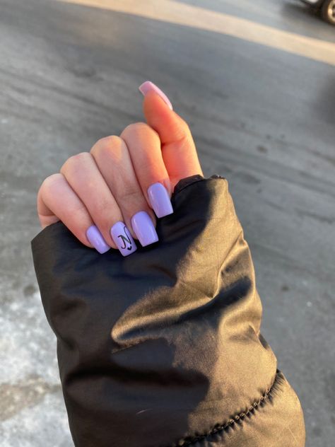 Letter N Nail Design, Nails Design With A Letter, K Letter On Nails, White N Purple Nails, Nails With The Letter N On Them, Nails With An N Initial, Nails With Letter N Initial, Letter N Nails, Cute Simple Nails With Initial