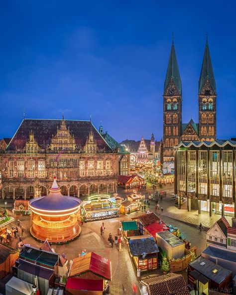 Christmas market in Bremen, Germany #Bremen #Germany #Deutschland #Weihnachtsmarkt #christmas Bremen Germany, Germany Photography, Cityscape Photography, Glass Print, Drone Photos, City Landscape, Photography Workshops, Winter Aesthetic, City Travel