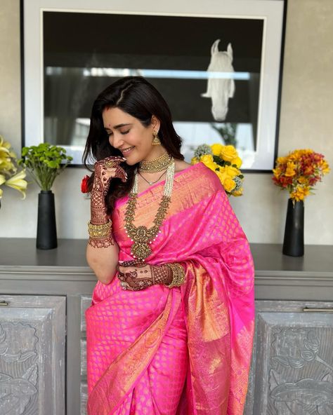 16 Best Banarasi Saree Designs: How to Wear a Banarsi Saree? Banarasi Saree Look For Wedding, Anmol Jewellers, Bandhani Lehenga, Karishma Tanna, Ceremony Outfit, 11 February, Yellow Lehenga, Banarsi Saree, Saree Jewellery